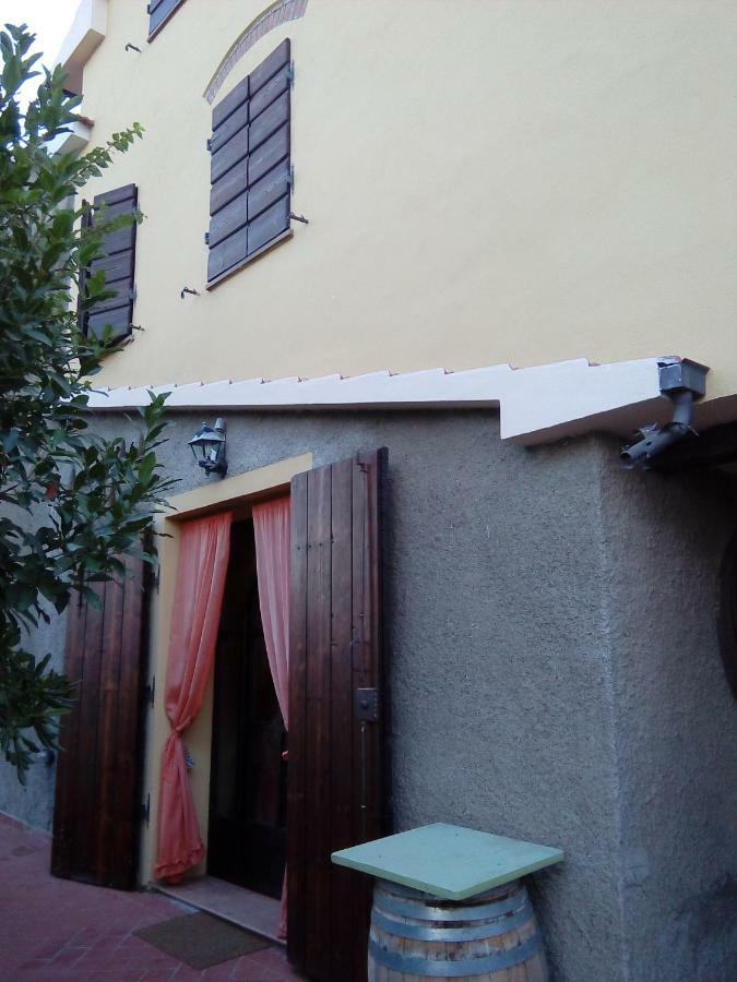 Carlo'S Country House Castellina Marittima Esterno foto
