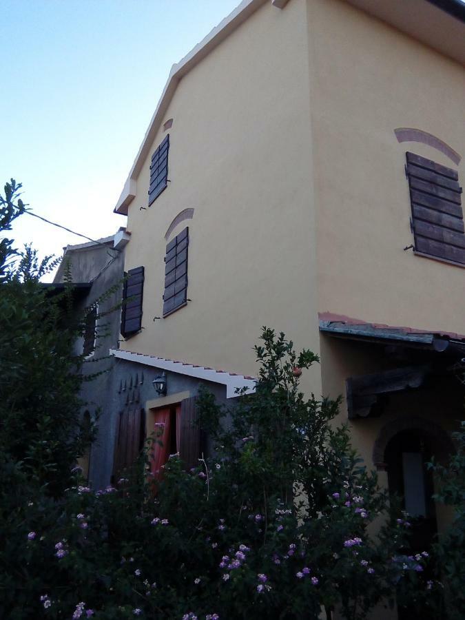 Carlo'S Country House Castellina Marittima Esterno foto
